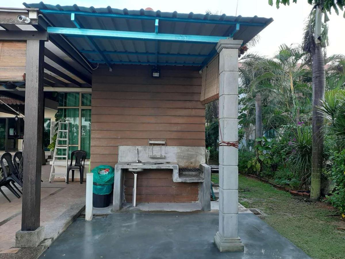 Melaka Beachfront Villa With Pool Exterior foto