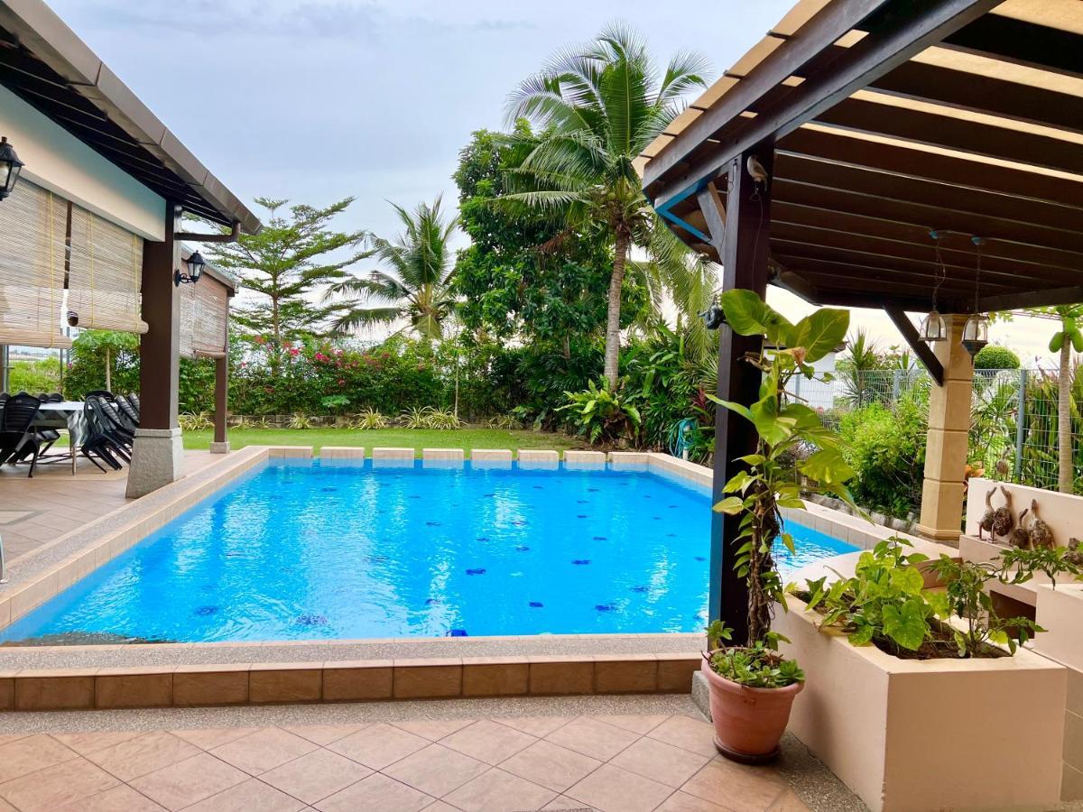 Melaka Beachfront Villa With Pool Exterior foto