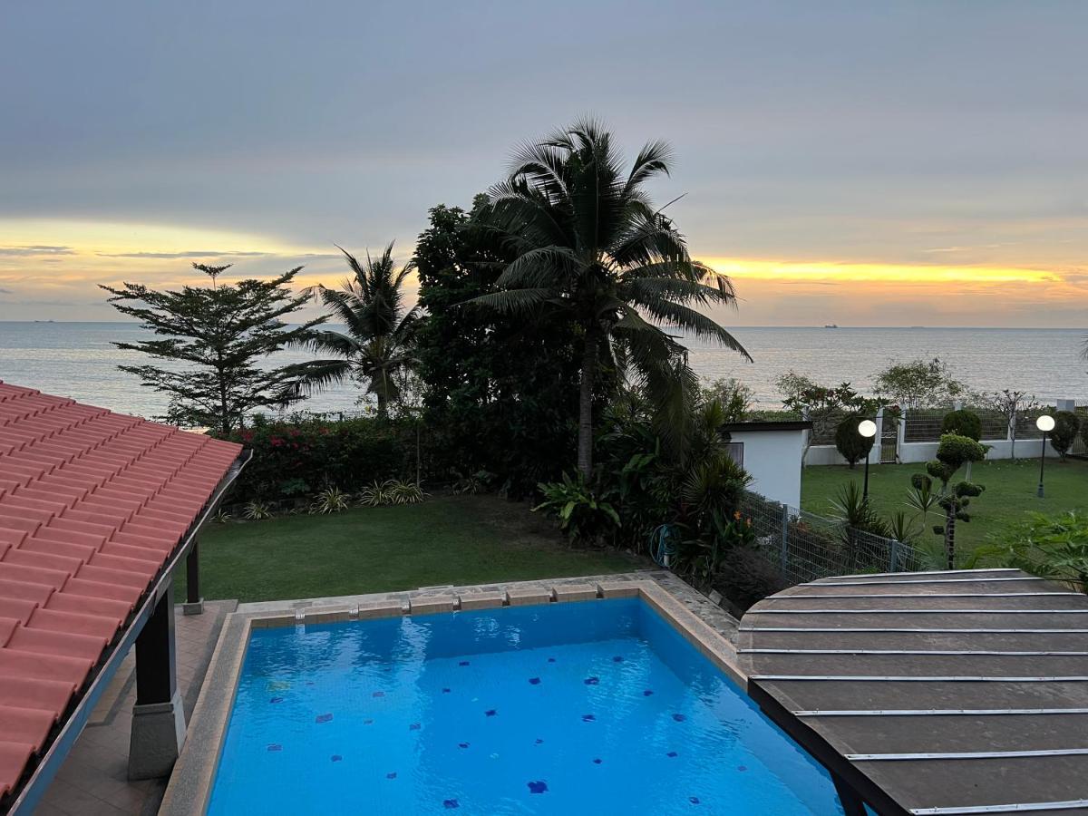 Melaka Beachfront Villa With Pool Exterior foto