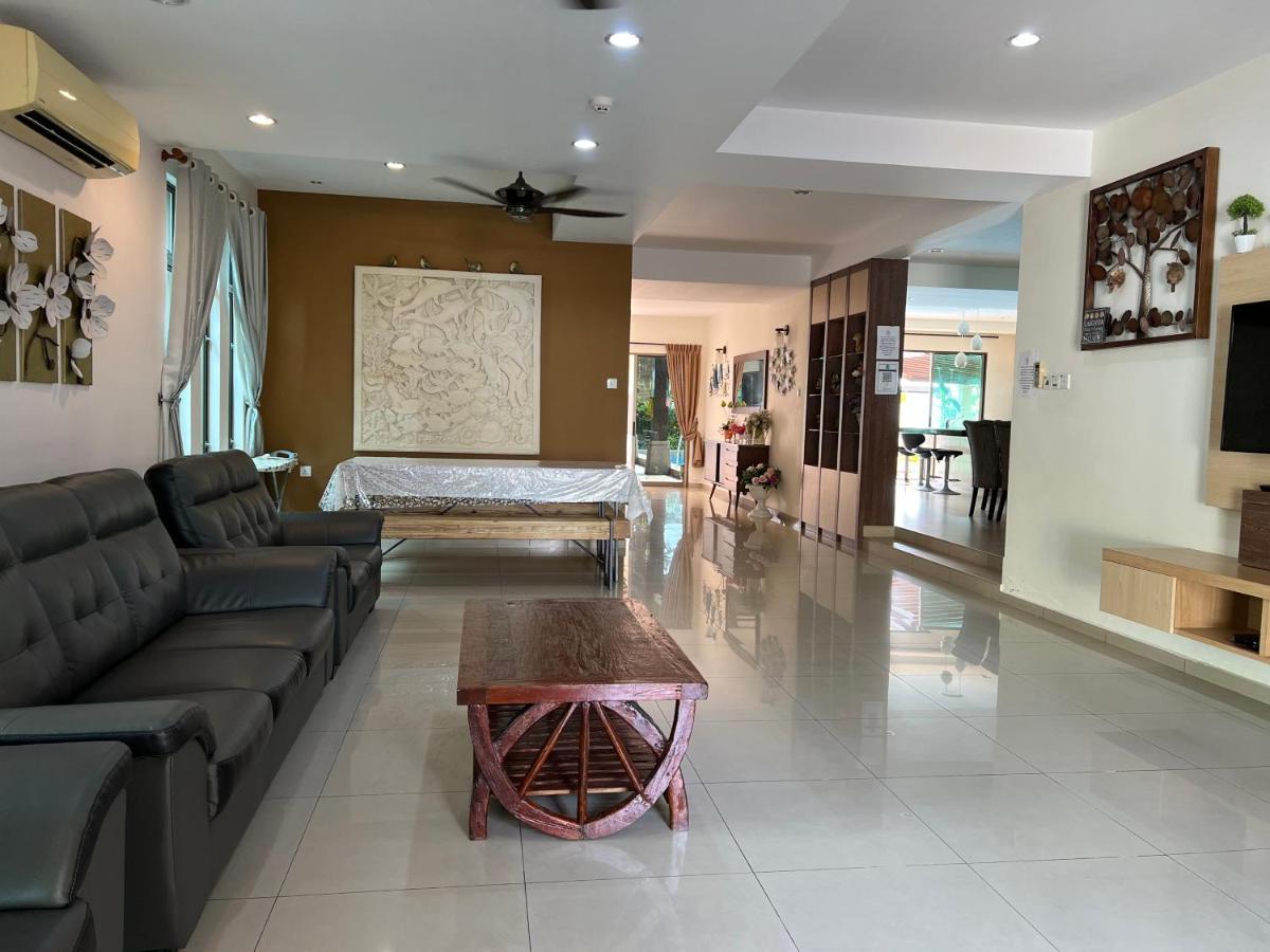 Melaka Beachfront Villa With Pool Exterior foto