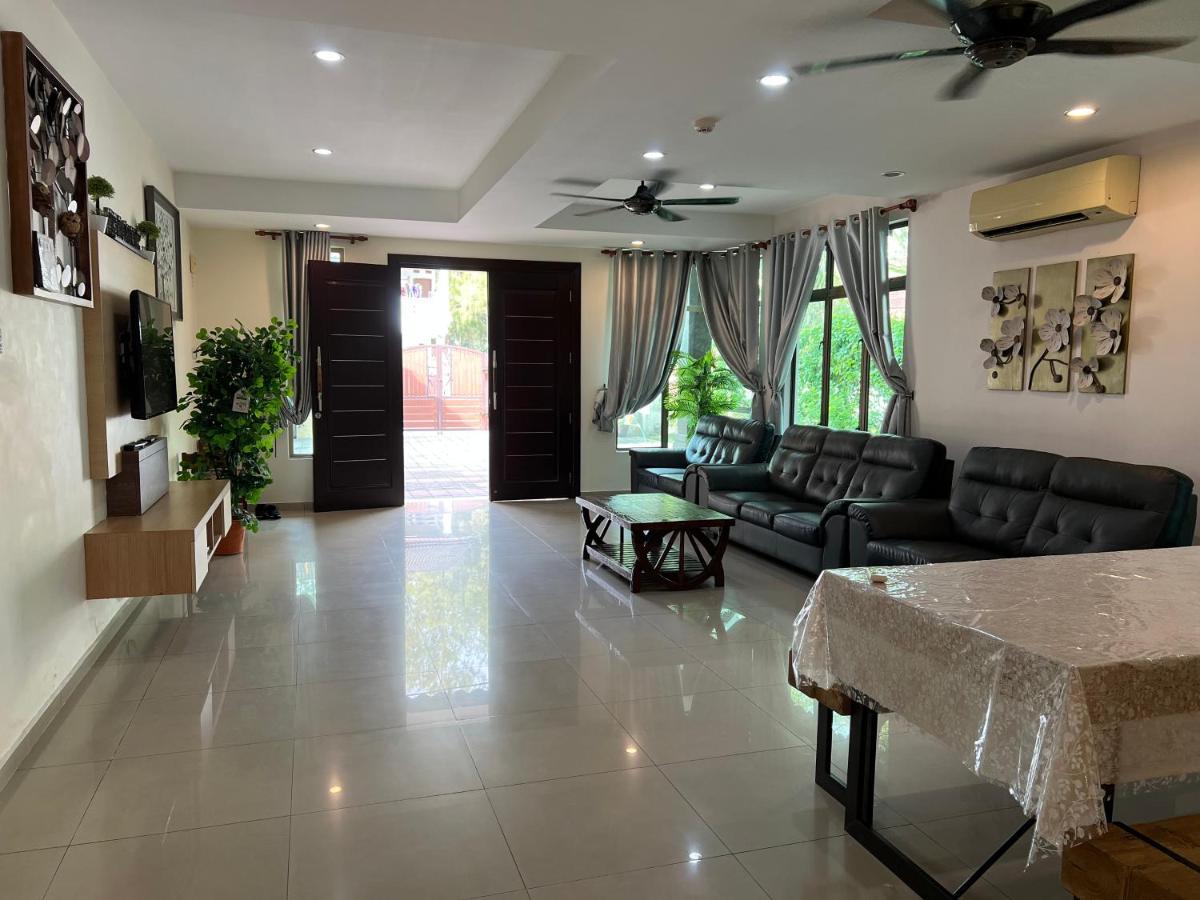 Melaka Beachfront Villa With Pool Exterior foto