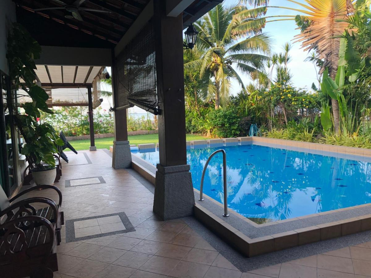 Melaka Beachfront Villa With Pool Exterior foto