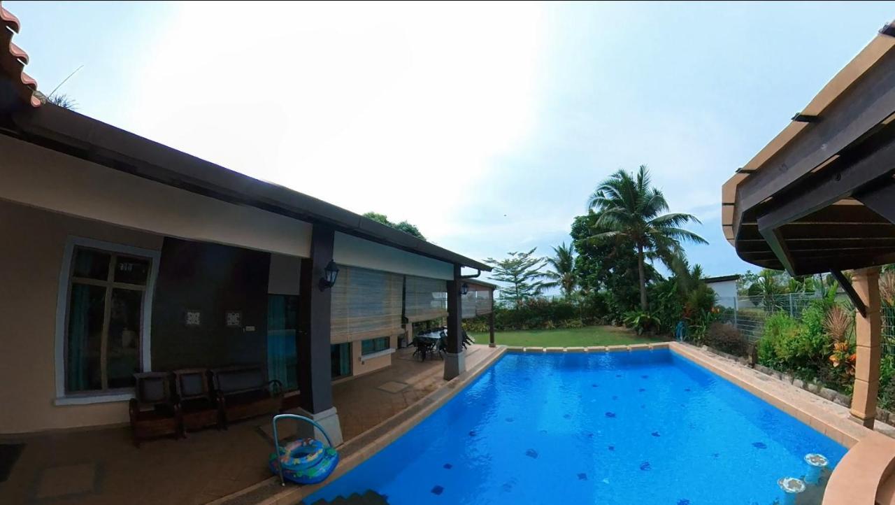 Melaka Beachfront Villa With Pool Exterior foto