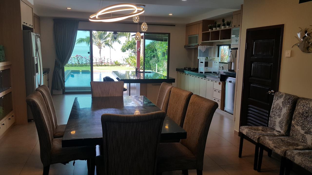 Melaka Beachfront Villa With Pool Exterior foto