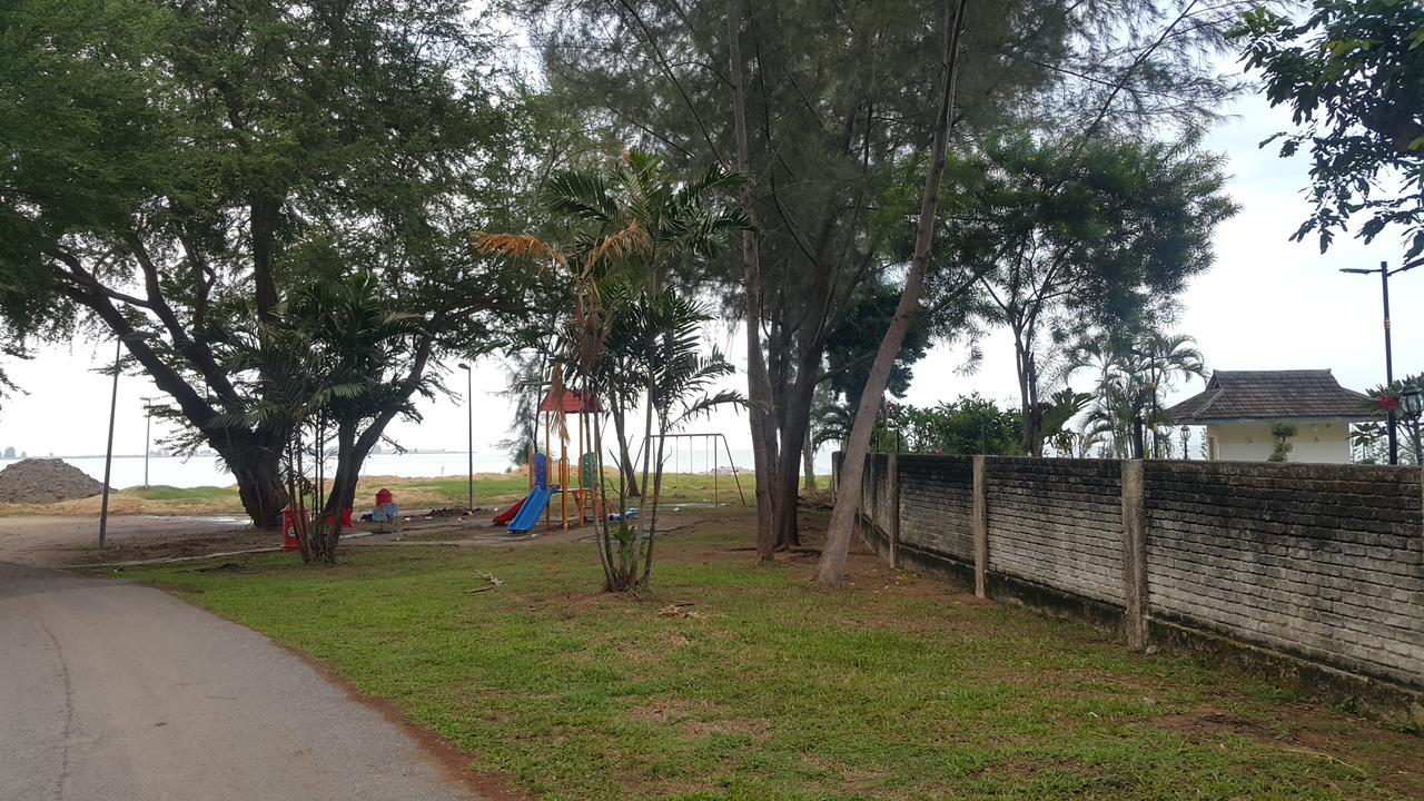 Melaka Beachfront Villa With Pool Exterior foto
