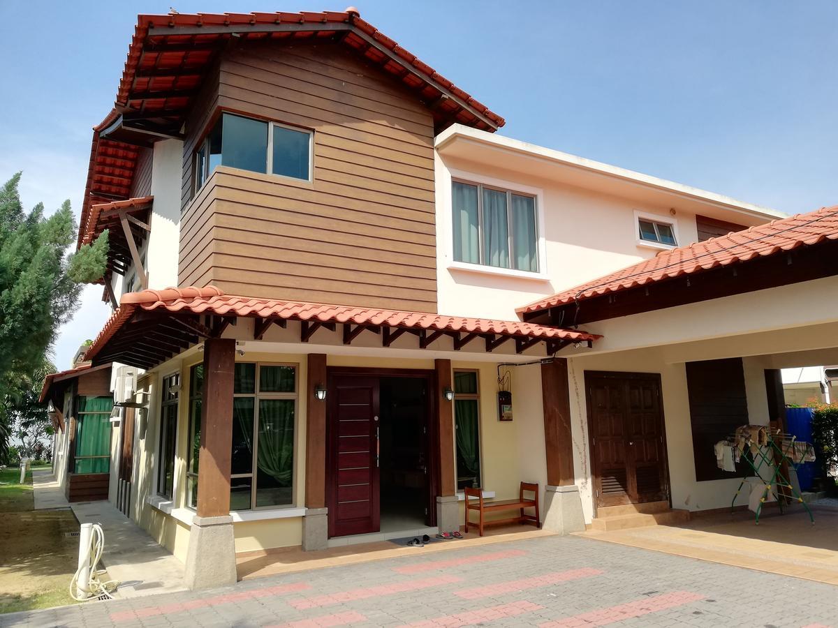 Melaka Beachfront Villa With Pool Exterior foto